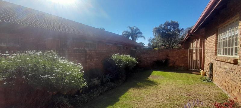 3 Bedroom Property for Sale in Rooihuiskraal North Gauteng