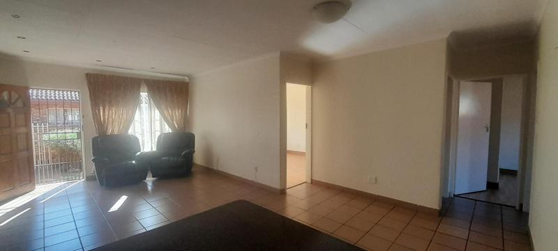 3 Bedroom Property for Sale in Rooihuiskraal North Gauteng