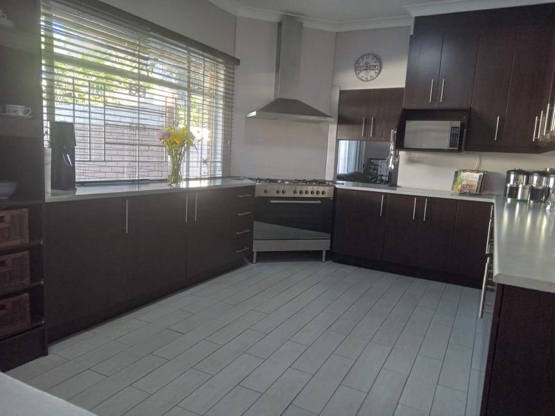 5 Bedroom Property for Sale in Wierda Park Gauteng