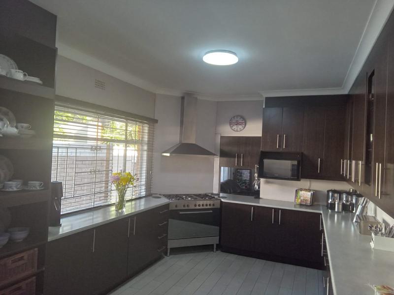5 Bedroom Property for Sale in Wierda Park Gauteng