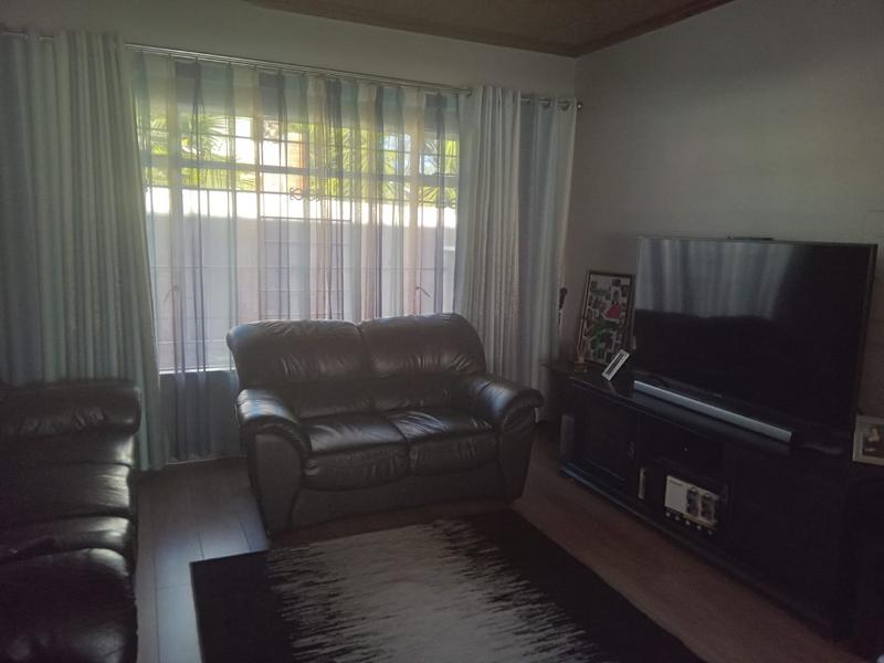 5 Bedroom Property for Sale in Wierda Park Gauteng