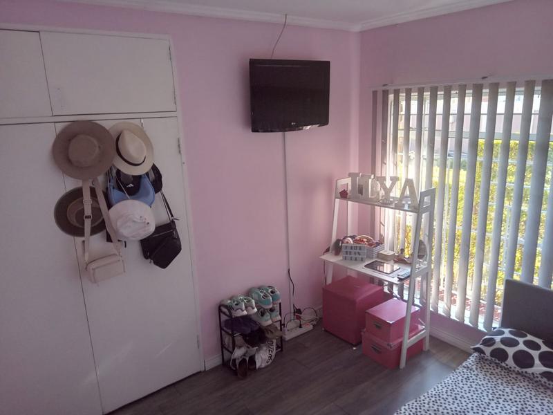 5 Bedroom Property for Sale in Wierda Park Gauteng
