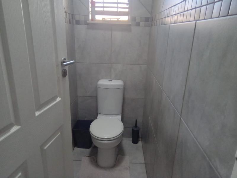 5 Bedroom Property for Sale in Wierda Park Gauteng
