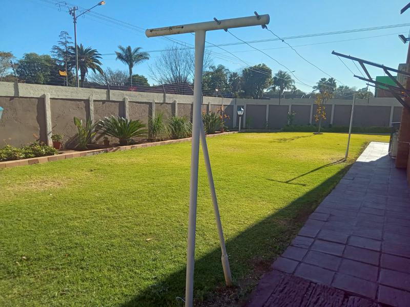 5 Bedroom Property for Sale in Wierda Park Gauteng