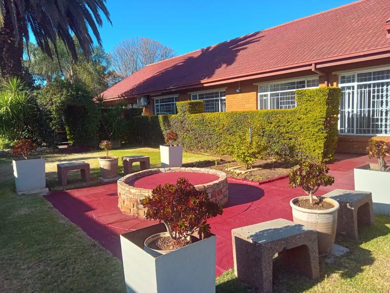 5 Bedroom Property for Sale in Wierda Park Gauteng