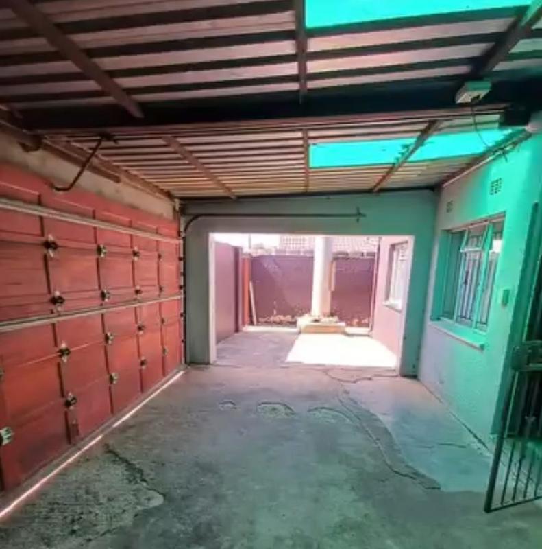 To Let 2 Bedroom Property for Rent in Mofolo Gauteng