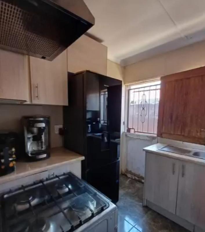 To Let 2 Bedroom Property for Rent in Mofolo Gauteng