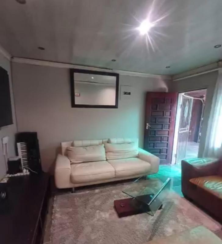 To Let 2 Bedroom Property for Rent in Mofolo Gauteng