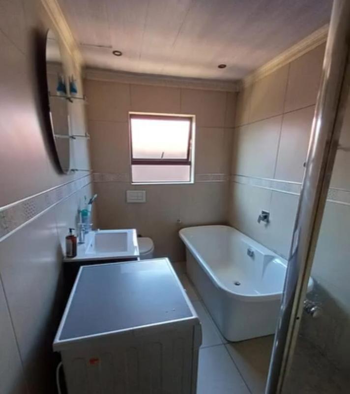 To Let 2 Bedroom Property for Rent in Mofolo Gauteng