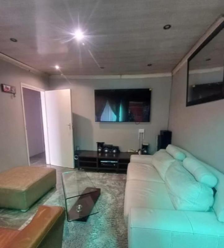 To Let 2 Bedroom Property for Rent in Mofolo Gauteng