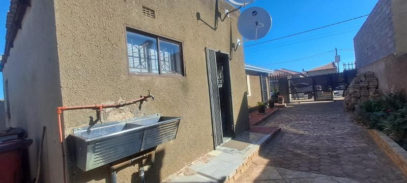 3 Bedroom Property for Sale in Tshepisong Gauteng
