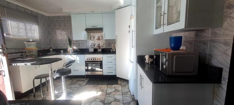 3 Bedroom Property for Sale in Tshepisong Gauteng
