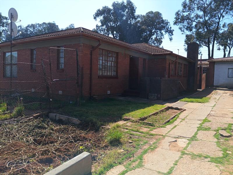 5 Bedroom Property for Sale in Orlando Gauteng