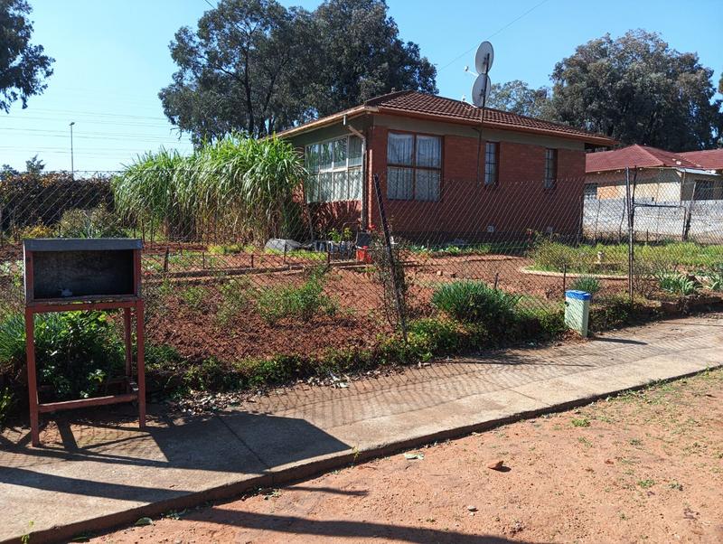 5 Bedroom Property for Sale in Orlando Gauteng