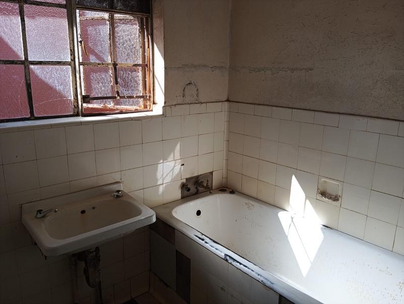 5 Bedroom Property for Sale in Orlando Gauteng