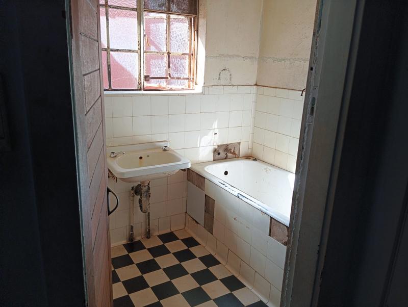 5 Bedroom Property for Sale in Orlando Gauteng