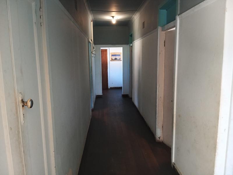 5 Bedroom Property for Sale in Orlando Gauteng