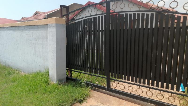 2 Bedroom Property for Sale in Protea Glen Gauteng