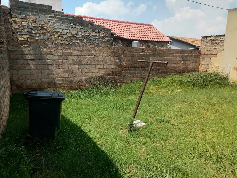 2 Bedroom Property for Sale in Protea Glen Gauteng