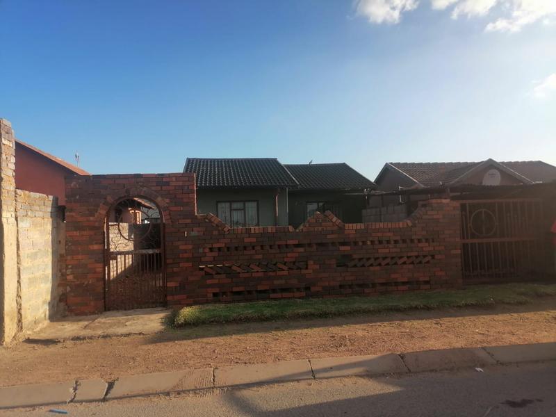 2 Bedroom Property for Sale in Zola Gauteng