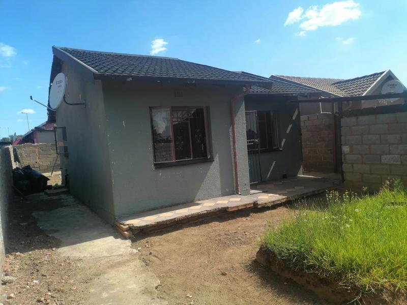 2 Bedroom Property for Sale in Zola Gauteng