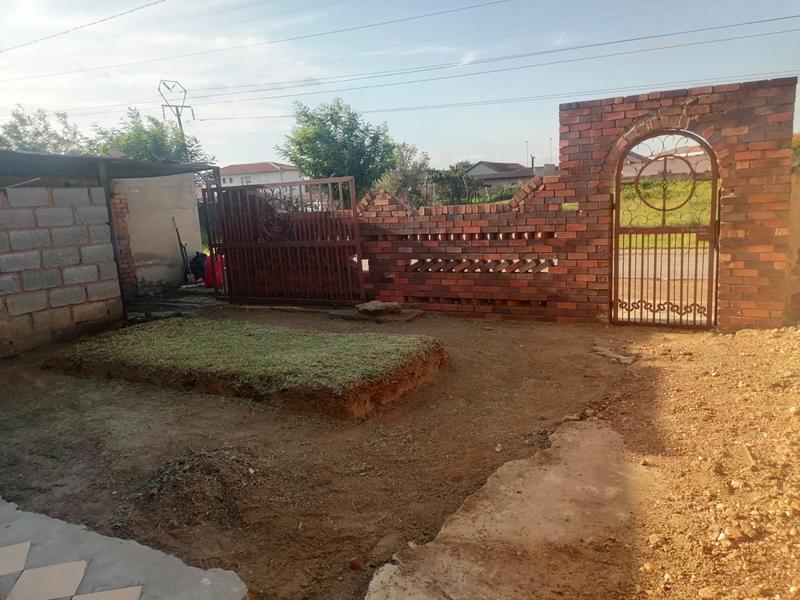 2 Bedroom Property for Sale in Zola Gauteng