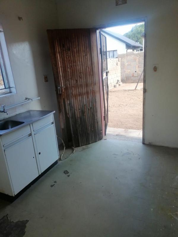 2 Bedroom Property for Sale in Zola Gauteng