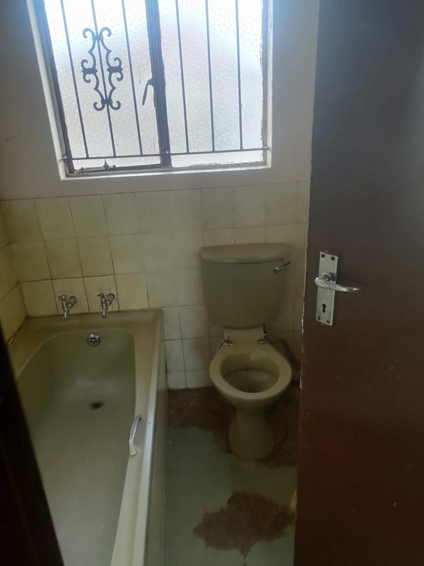2 Bedroom Property for Sale in Zola Gauteng