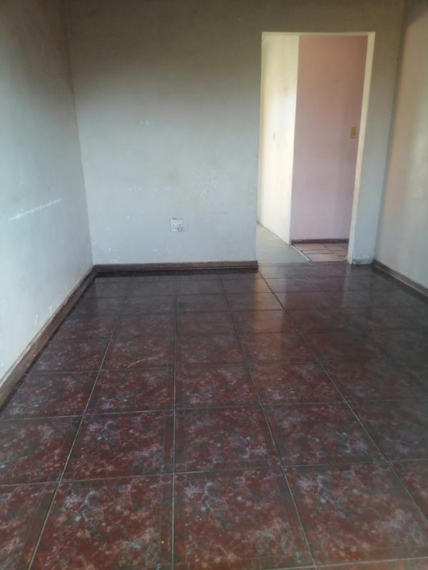 2 Bedroom Property for Sale in Zola Gauteng