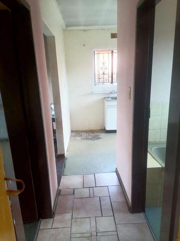 2 Bedroom Property for Sale in Zola Gauteng