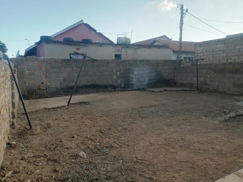 2 Bedroom Property for Sale in Zola Gauteng