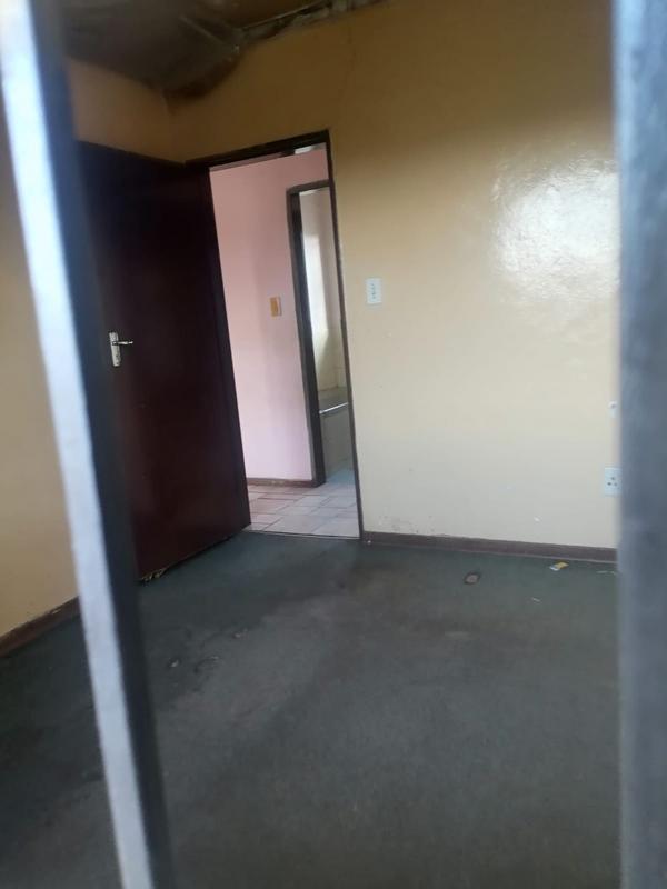 2 Bedroom Property for Sale in Zola Gauteng