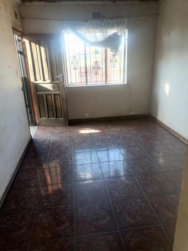 2 Bedroom Property for Sale in Zola Gauteng
