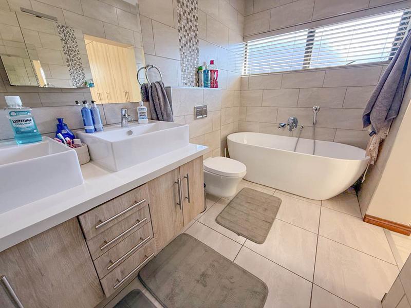 To Let 3 Bedroom Property for Rent in Midstream Ridge Gauteng