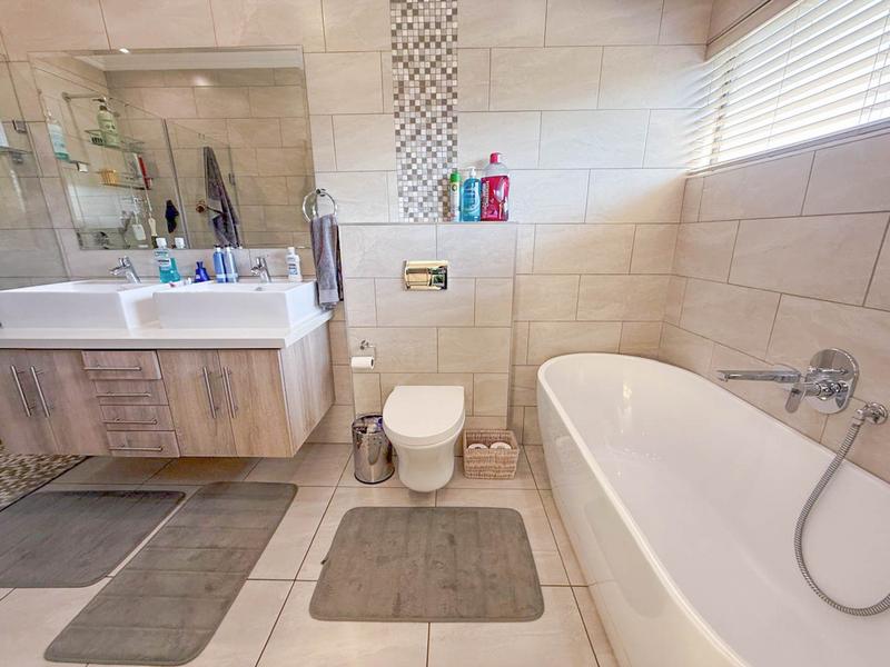 To Let 3 Bedroom Property for Rent in Midstream Ridge Gauteng