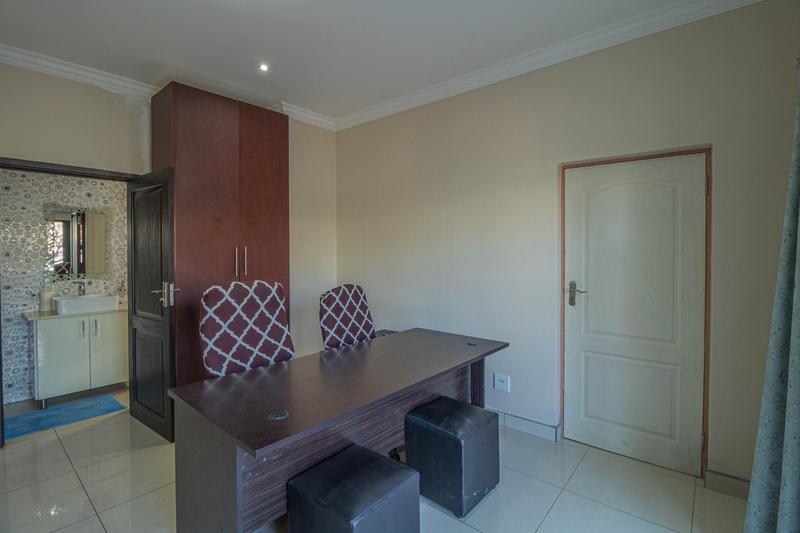 To Let 5 Bedroom Property for Rent in Midstream Ridge Gauteng