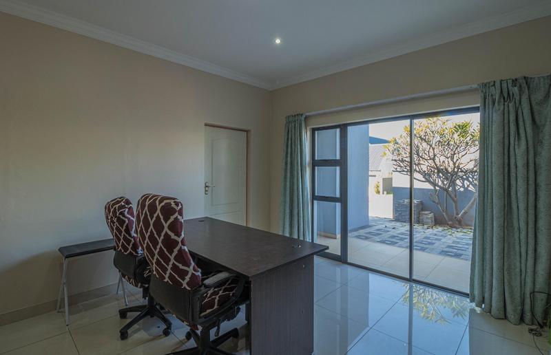 To Let 5 Bedroom Property for Rent in Midstream Ridge Gauteng