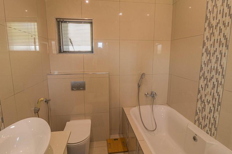 To Let 5 Bedroom Property for Rent in Midstream Ridge Gauteng