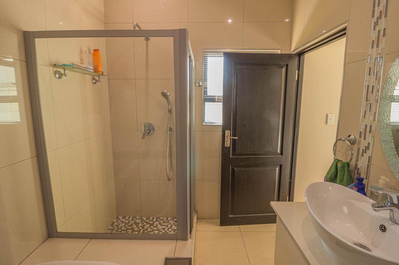 To Let 5 Bedroom Property for Rent in Midstream Ridge Gauteng