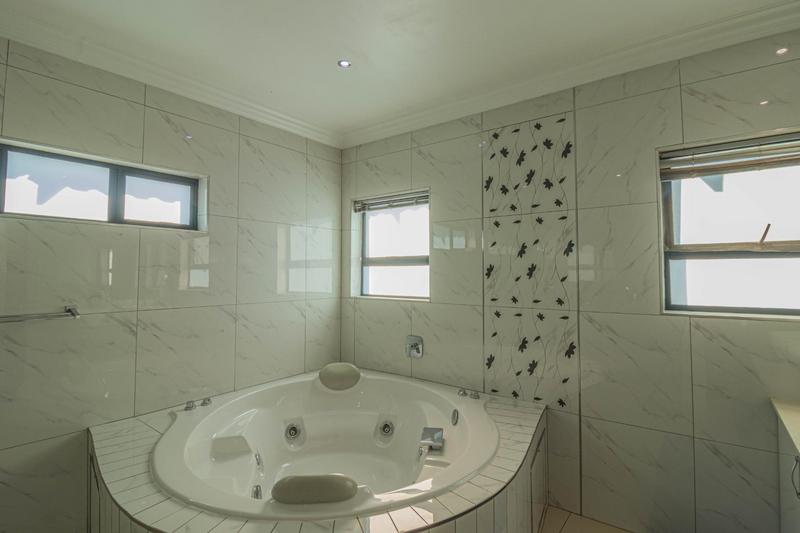 To Let 5 Bedroom Property for Rent in Midstream Ridge Gauteng