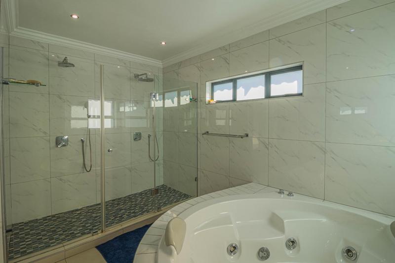 To Let 5 Bedroom Property for Rent in Midstream Ridge Gauteng