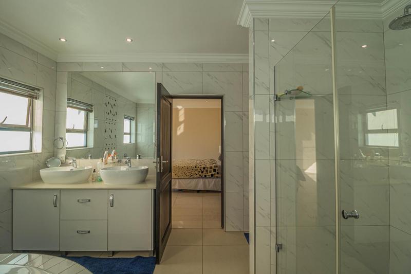 To Let 5 Bedroom Property for Rent in Midstream Ridge Gauteng