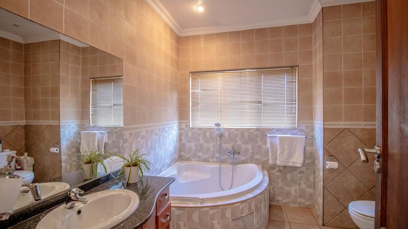 5 Bedroom Property for Sale in Midstream Estate Gauteng