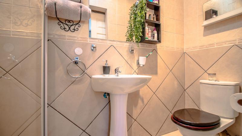 5 Bedroom Property for Sale in Midstream Estate Gauteng