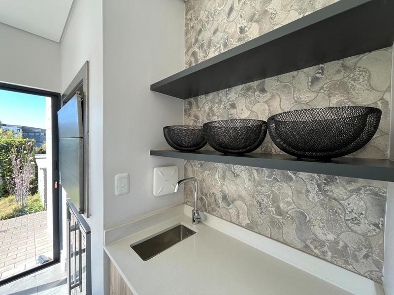 4 Bedroom Property for Sale in Midstream Ridge Gauteng