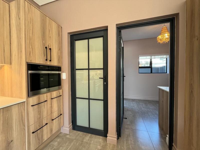 4 Bedroom Property for Sale in Midstream Ridge Gauteng