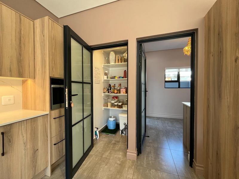 4 Bedroom Property for Sale in Midstream Ridge Gauteng