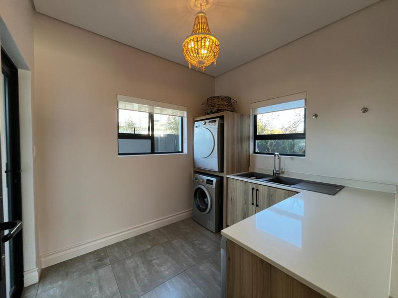 4 Bedroom Property for Sale in Midstream Ridge Gauteng