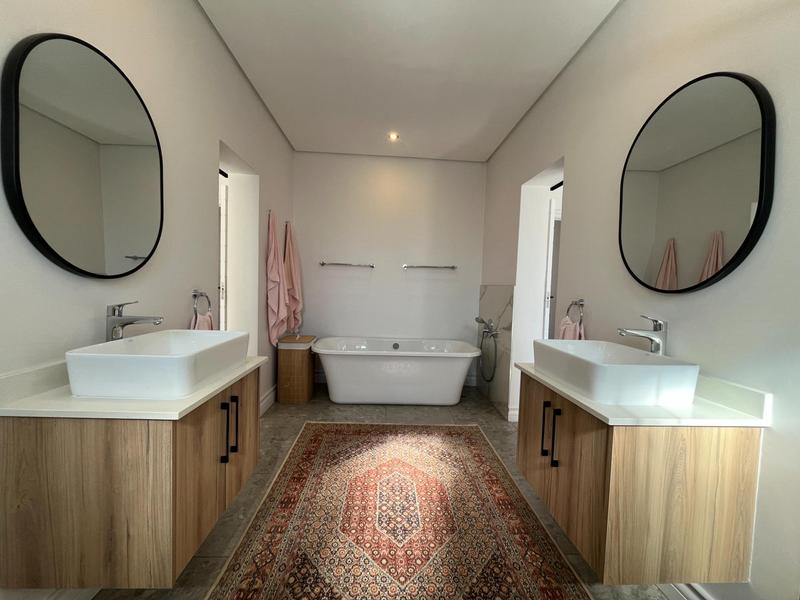 4 Bedroom Property for Sale in Midstream Ridge Gauteng