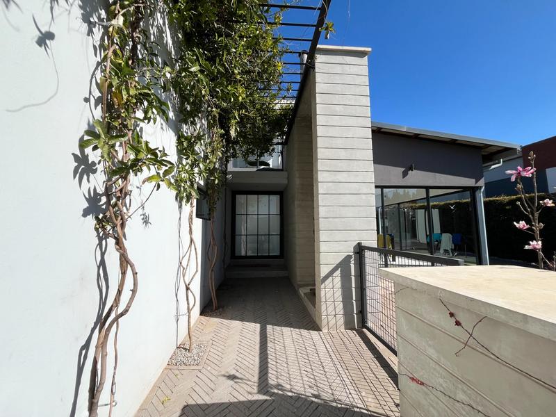 4 Bedroom Property for Sale in Midstream Ridge Gauteng